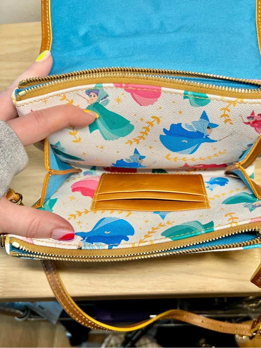 Dooney & Bourke Disney Sleeping Beauty Crossbody Purse like new w/coa - Picture 8 of 13